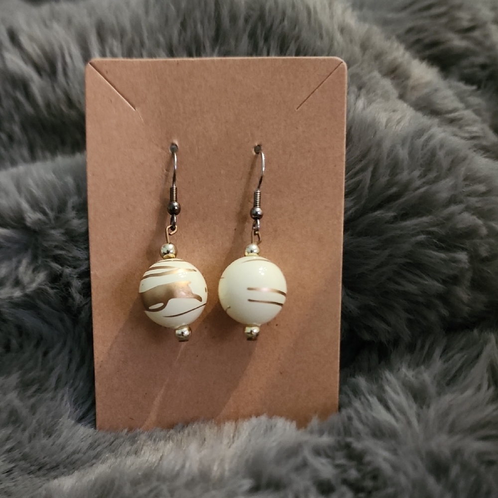 Vintage Cream and Gold Beaded Earrings